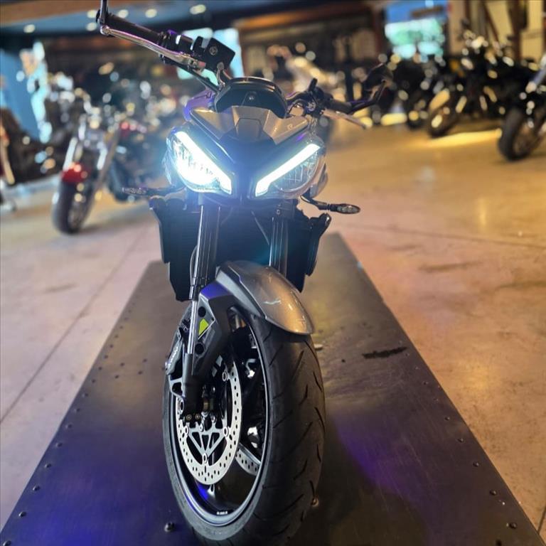 STREET TRIPLE R ABS