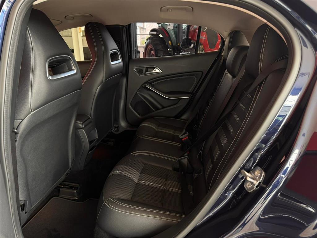 Mercedes-Benz-GLA 200-1.6 CGI FLEX ADVANCE 7G-DCT