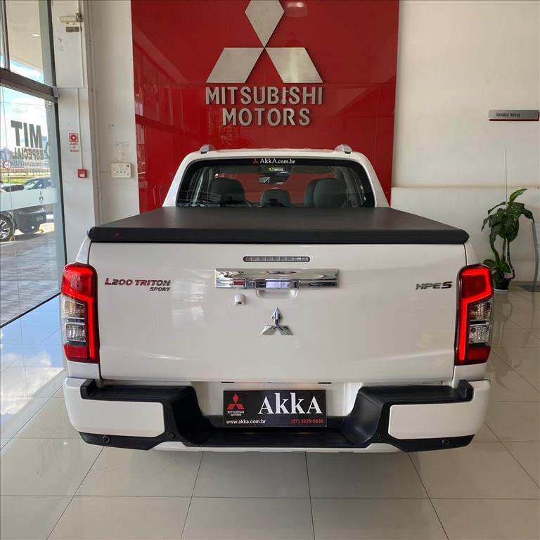 Mitsubishi-L200 TRITON-2.4 16V TURBO DIESEL SPORT HPE-S CD 4P 4X4 AUTOMÁTICO