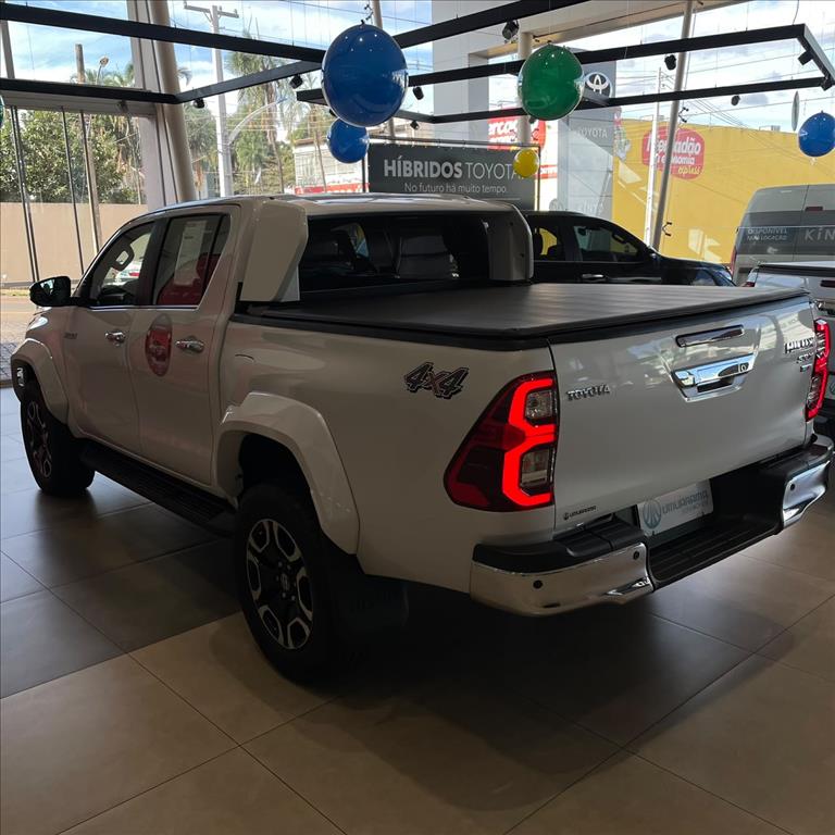 HILUX 2.8 D-4D TURBO DIESEL CD SRX 4X4 AUTOMÁTICO2