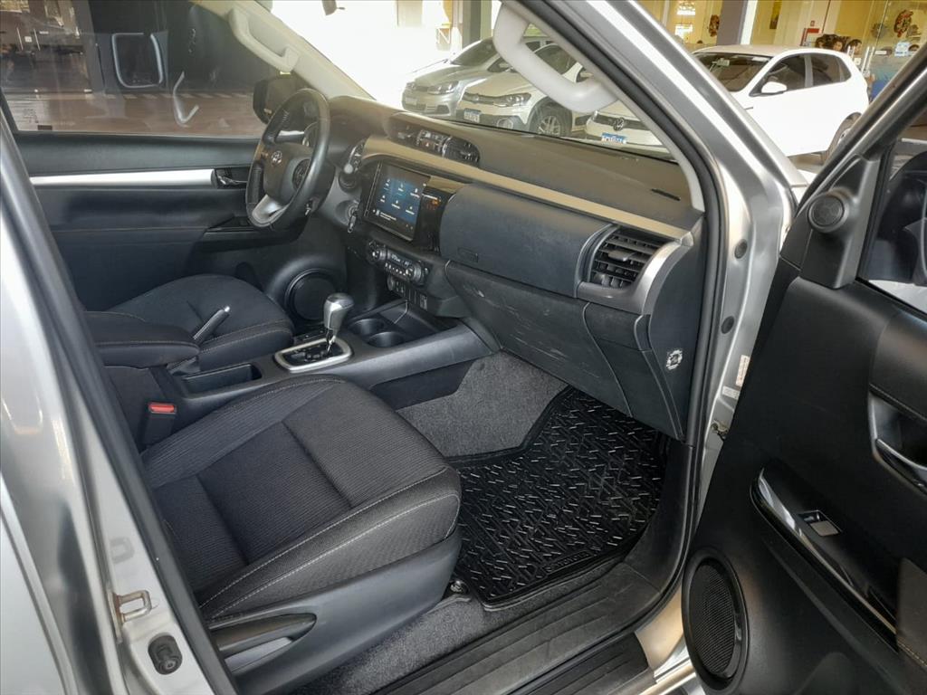 HILUX 2.8 D-4D TURBO DIESEL CD SR 4X4 AUTOMÁTICO11