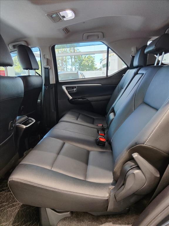 HILUX SW4 2.8 D-4D TURBO DIESEL SRX 7L 4X4 AUTOMÁTICO11