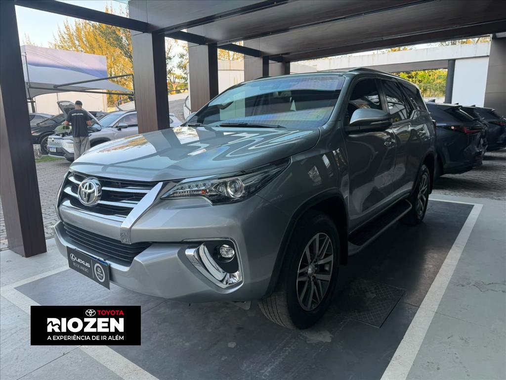 HILUX SW4 2.8 SRX 4X4 7 LUGARES 16V TURBO INTERCOOLER DIESEL 4P AUTOMÁTICO1