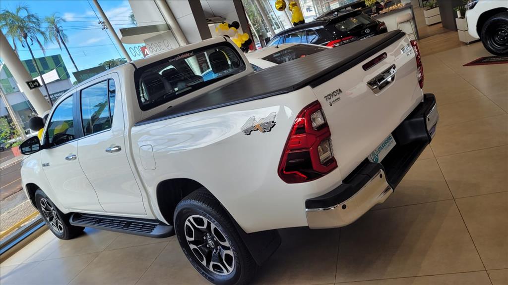 HILUX 2.8 D-4D TURBO DIESEL CD SRX 4X4 AUTOMÁTICO2