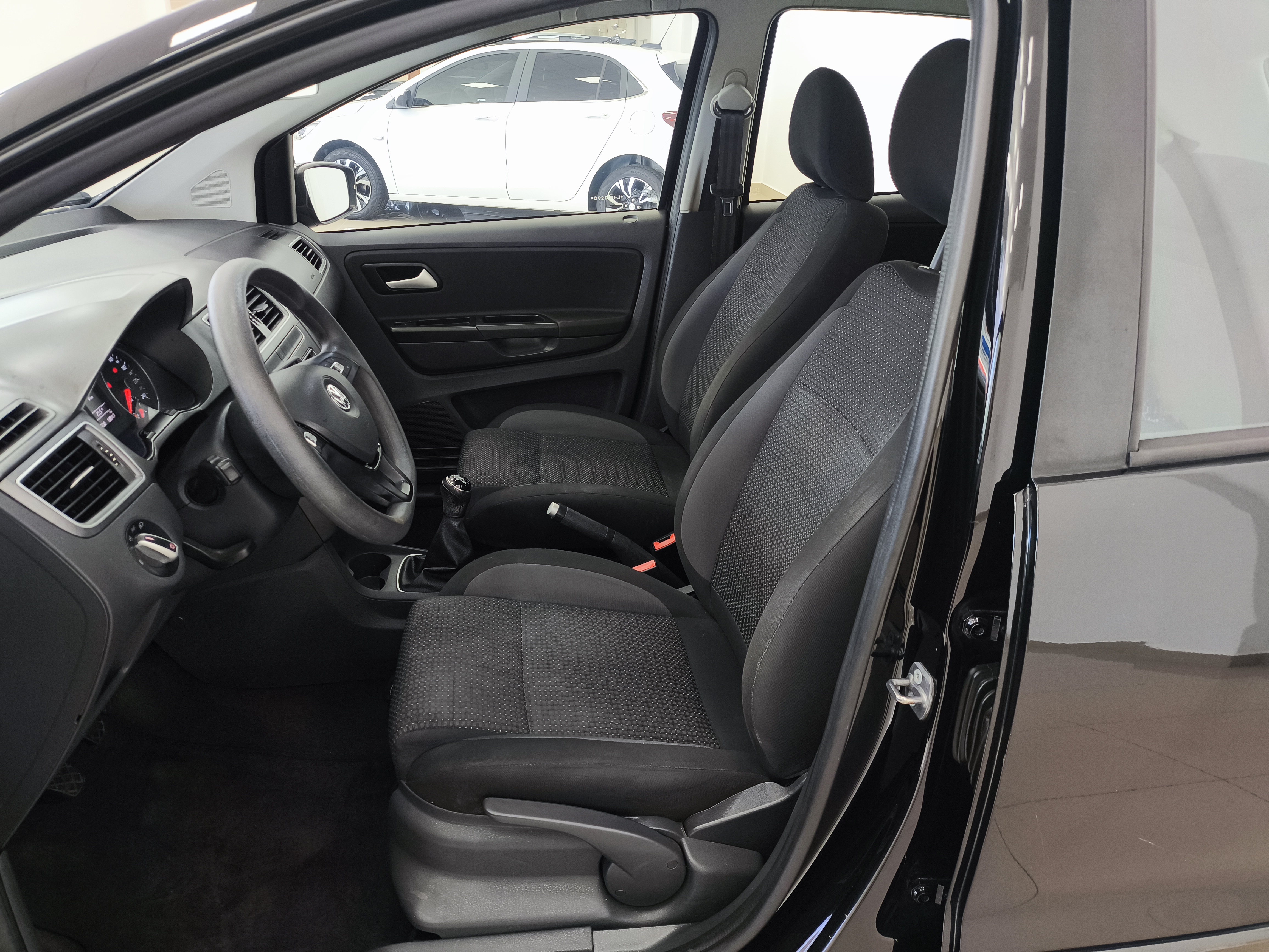 VW - Volkswagen-FOX-1.6 MSI TOTAL FLEX CONNECT 4P MANUAL