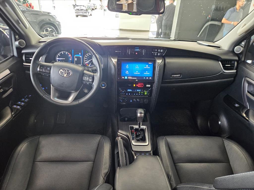 HILUX 2.8 D-4D TURBO DIESEL CD SRX 4X4 AUTOMÁTICO7