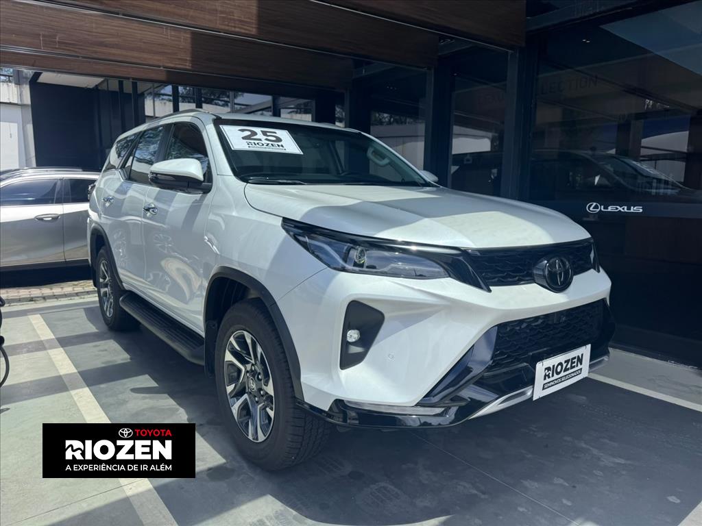 HILUX SW4 2.8 D-4D TURBO DIESEL SRX PLATINUM 7L 4X4 AUTOMÁTICO0