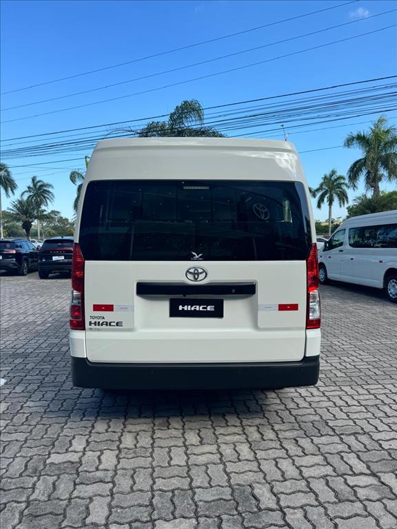 HIACE 2.8 D-4D TURBO DIESEL MINIBUS 15+1 DX AUTOMÁTICO3