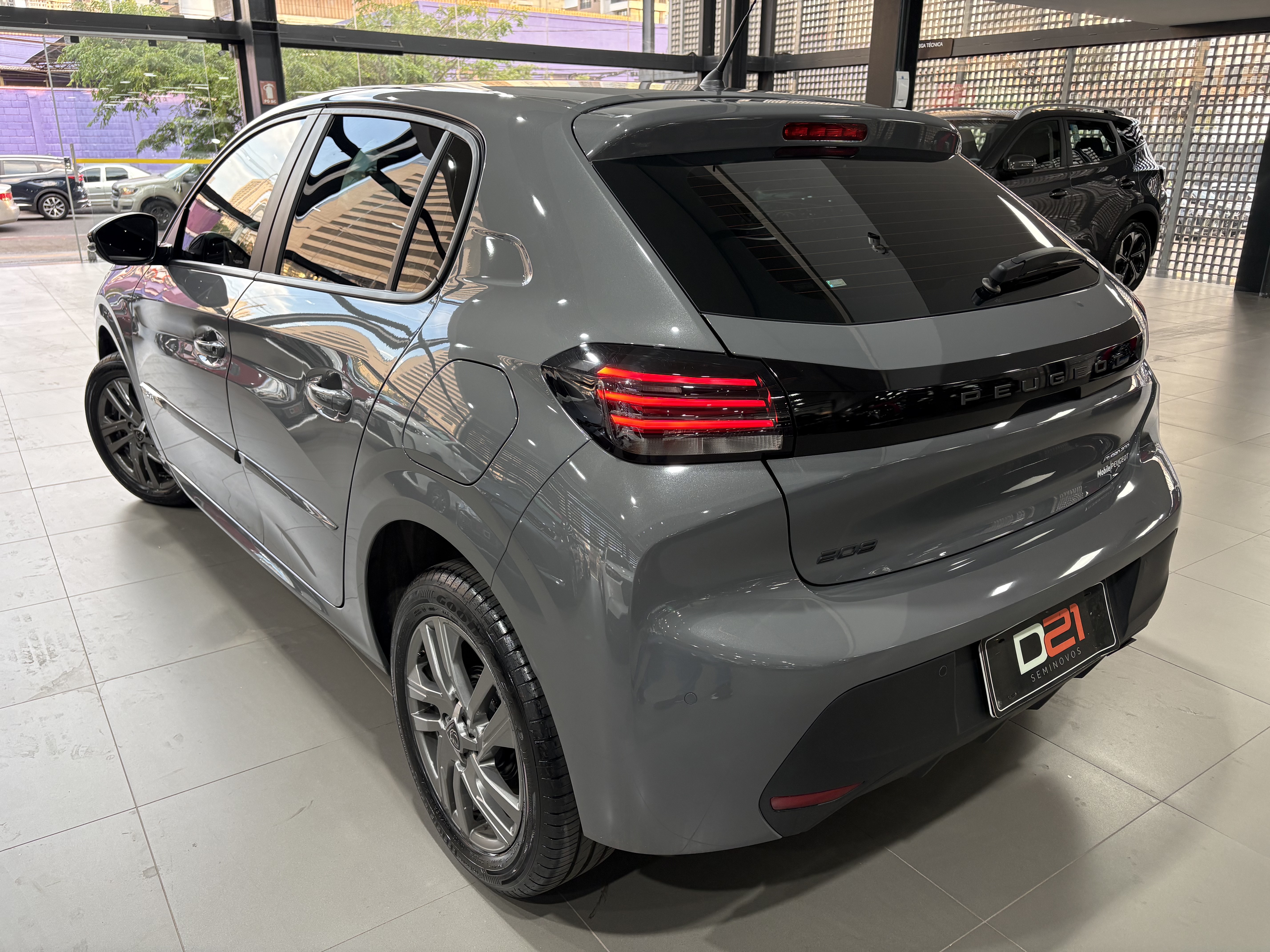 Peugeot-2008-1.0 TURBO 200 FLEX ALLURE CVT