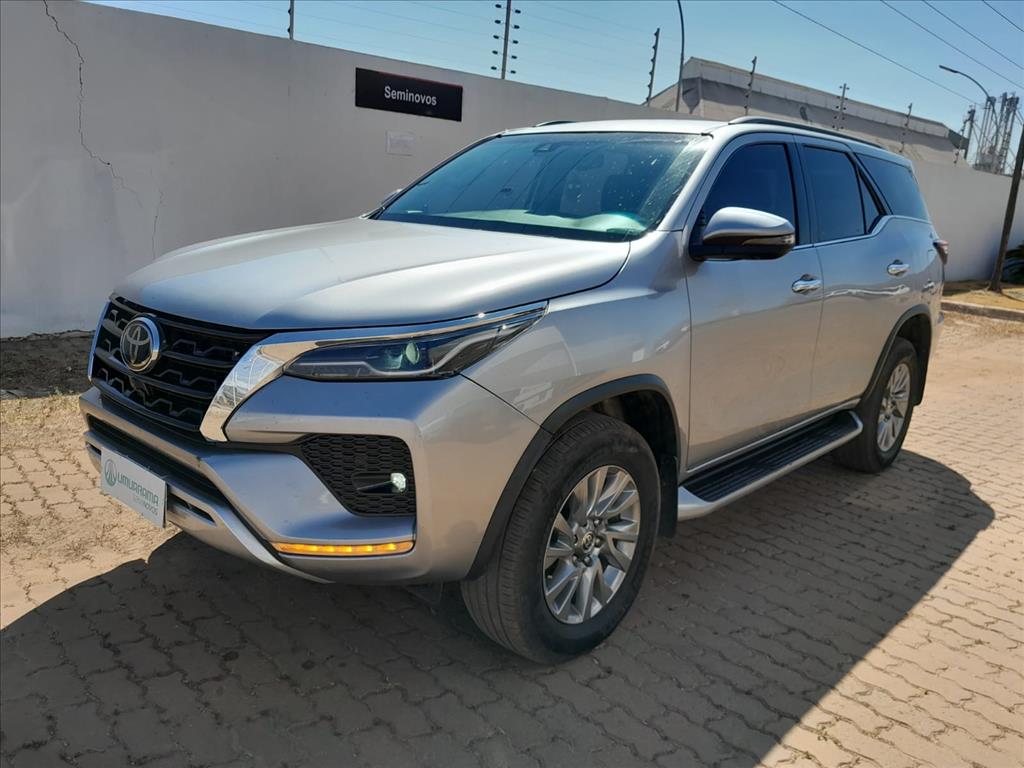 HILUX SW4 2.8 D-4D TURBO DIESEL SRX 7L 4X4 AUTOMÁTICO