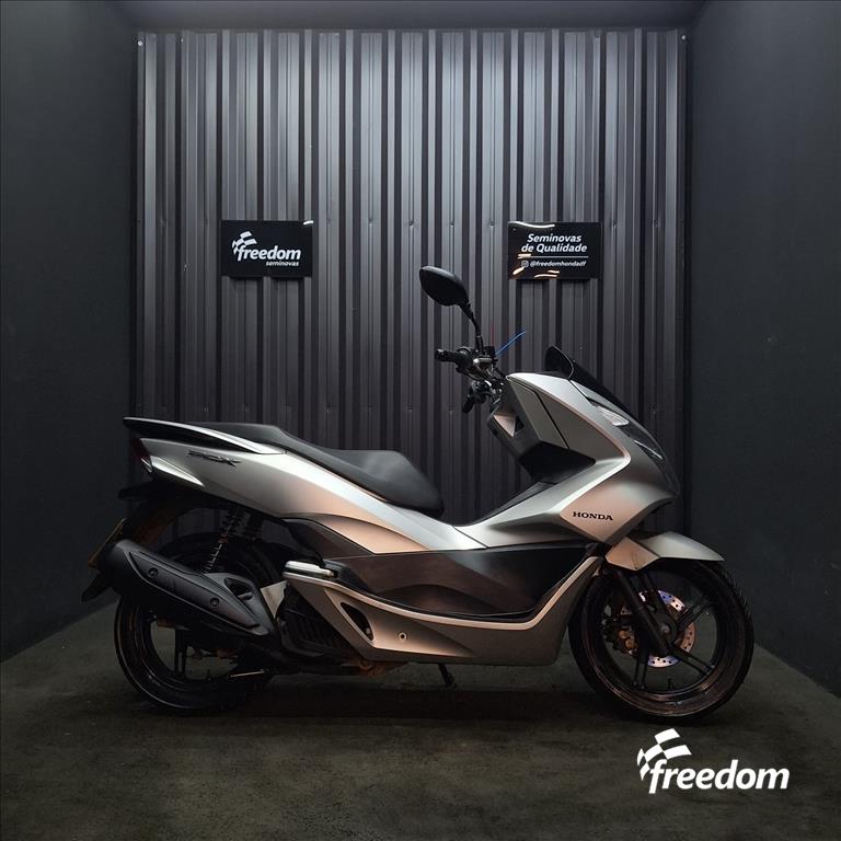Moto HONDA do modelo PCX PCX 2018/2018