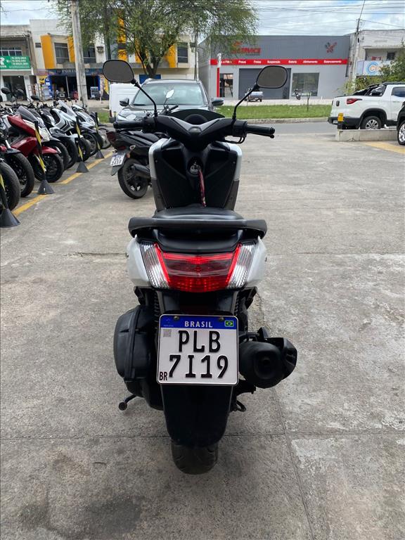 YAMAHA NMAX foto 5
