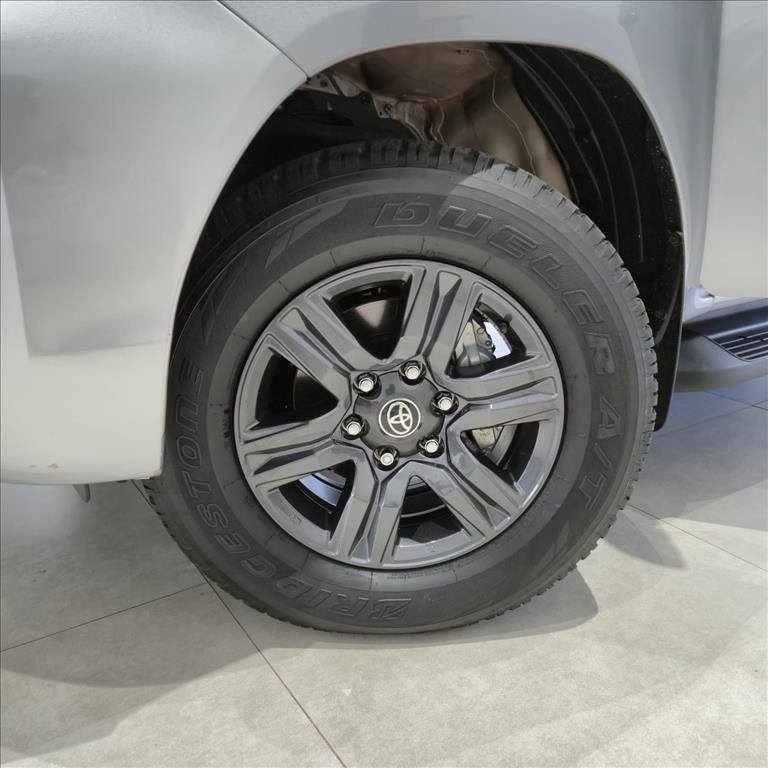 HILUX 2.8 D-4D TURBO DIESEL CD SR 4X4 AUTOMÁTICO16