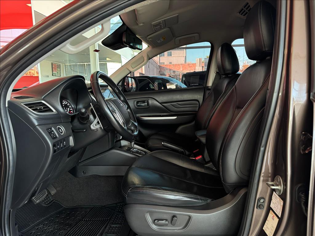 Mitsubishi-L200 TRITON-2.4 16V TURBO DIESEL SPORT HPE-S CD 4P 4X4 AUTOMÁTICO