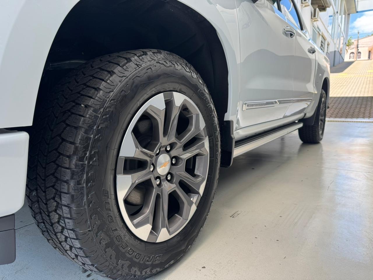 SILVERADO 5.3 V8 GASOLINA 1500 HIGH COUNTRY 4X4 AUTOMÁTICO4