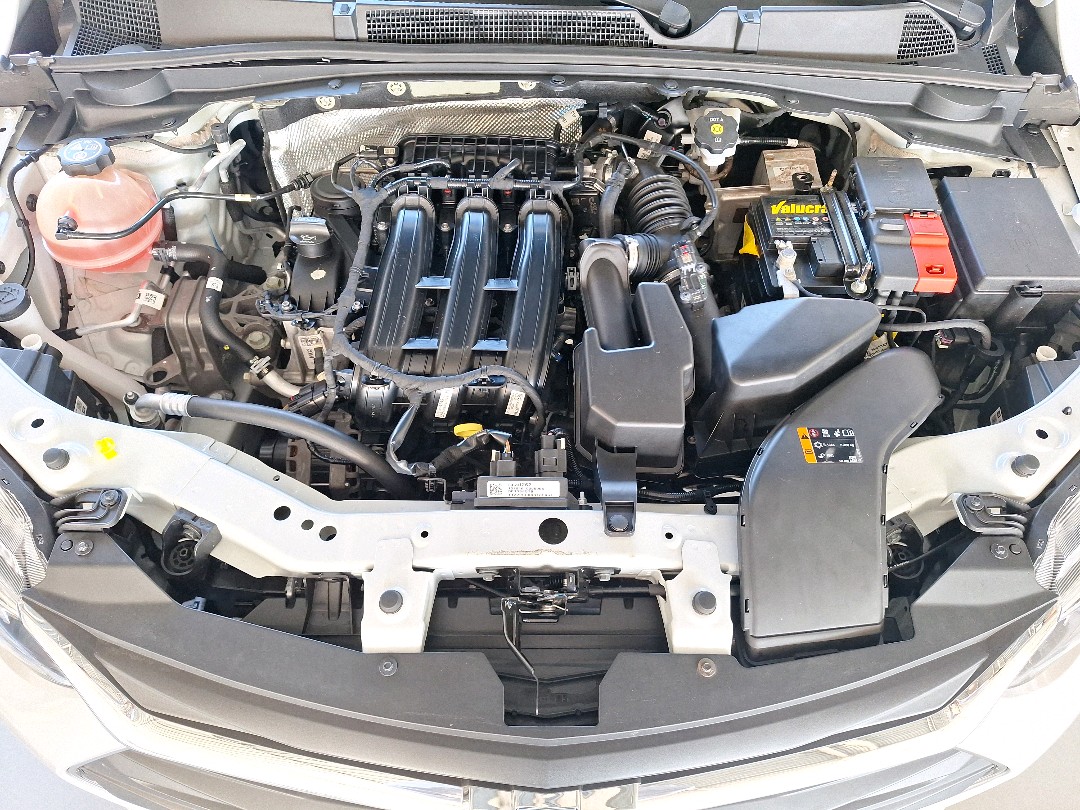 GM - Chevrolet-ONIX PLUS-1.0 FLEX LT MANUAL