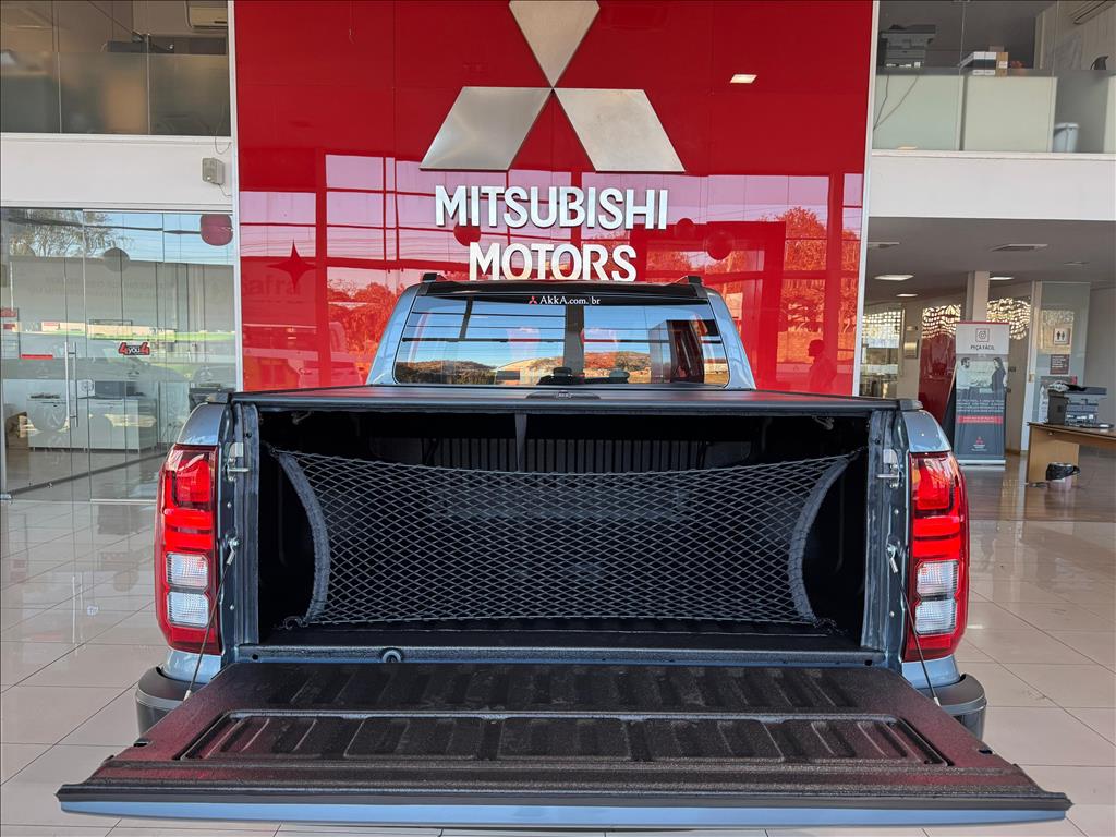 Mitsubishi-TRITON-2.4 BITURBO DIESEL CD TARMAC 4X2 AUTOMÁTICO