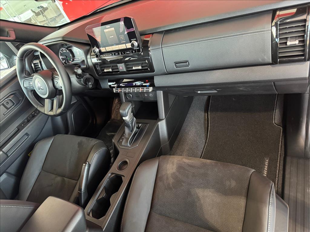 Mitsubishi-TRITON-2.4 BITURBO DIESEL CD TARMAC 4X2 AUTOMÁTICO