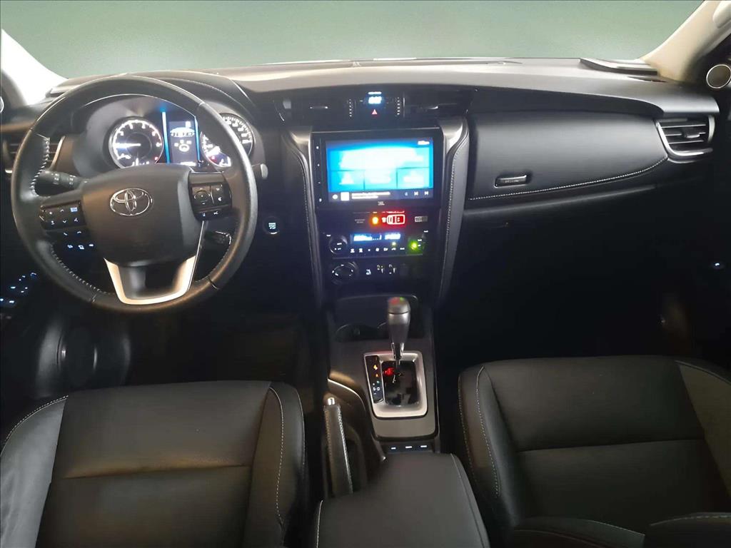 HILUX SW4 2.8 D-4D TURBO DIESEL SRX 7L 4X4 AUTOMÁTICO10