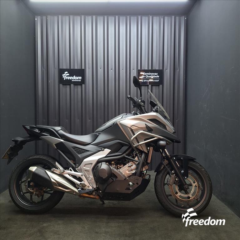 Moto HONDA do modelo NC 750X ABS DCT 2023/2024