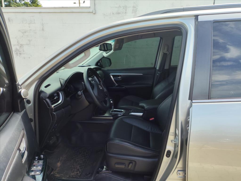 HILUX 2.8 D-4D TURBO DIESEL CD SRX 4X4 AUTOMÁTICO7