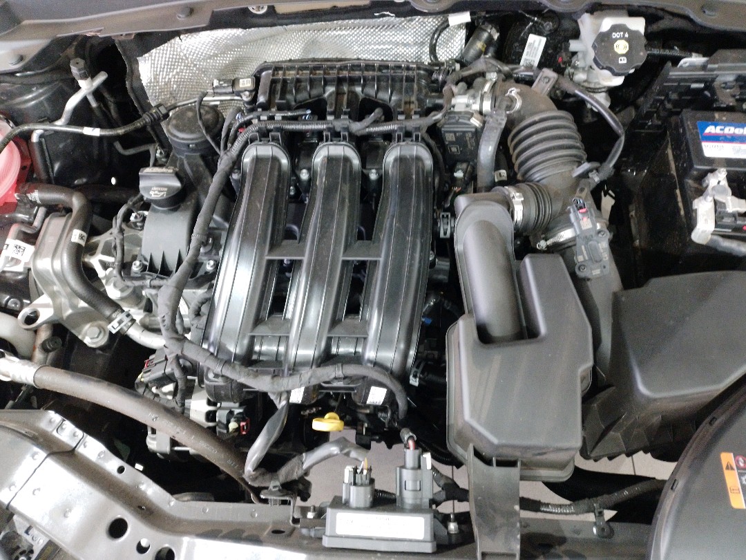 Chevrolet Onix 1.0 Flex 100 Anos Manual - foto 2