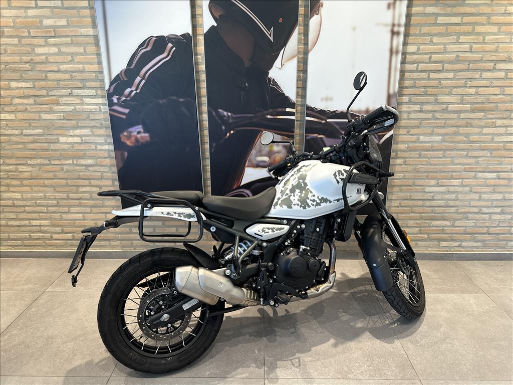 Royal Enfield-HIMALAYAN-450 KAMET WHITE