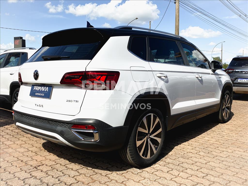 TAOS 1.4 250 TSI TOTAL FLEX COMFORTLINE AUTOMÁTICO3