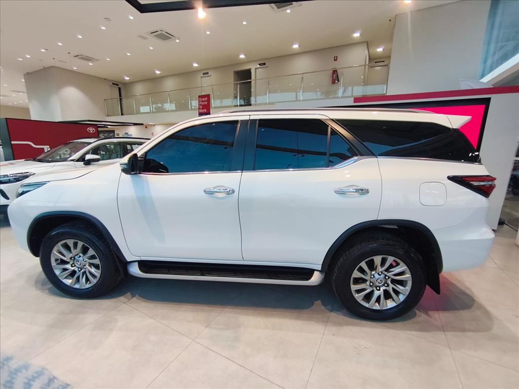 HILUX SW4 2.8 D-4D TURBO DIESEL SRX 7L 4X4 AUTOMÁTICO6