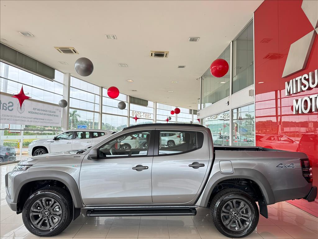 Mitsubishi-L200 TRITON-2.4 16V TURBO DIESEL SPORT OUTDOOR PLUS CD 4P 4X4 AUTOMÁTICO