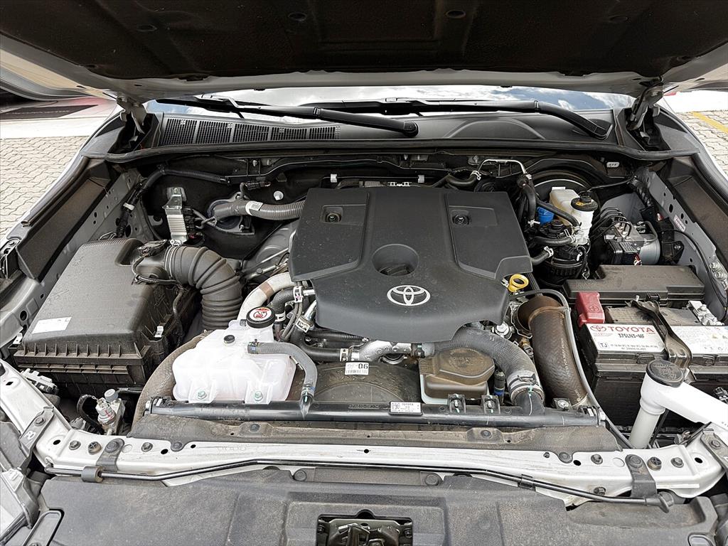 Toyota Hilux - 2.8 D-4D TURBO DIESEL CD SRX 4X4 AUTOMÁTICO