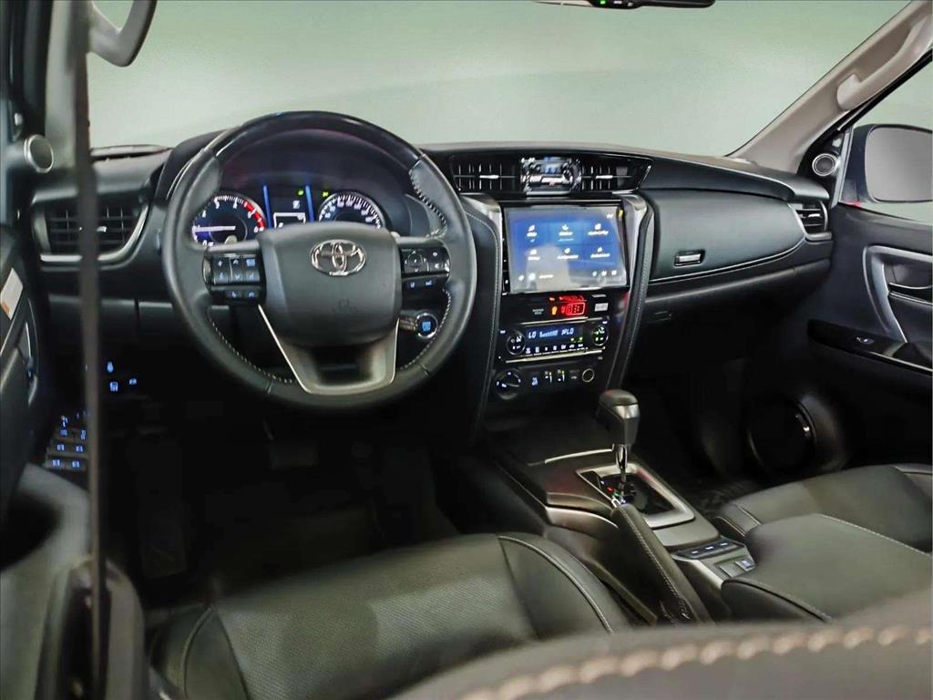 HILUX 2.8 D-4D TURBO DIESEL CD CONQUEST 4X4 AUTOMÁTICO6