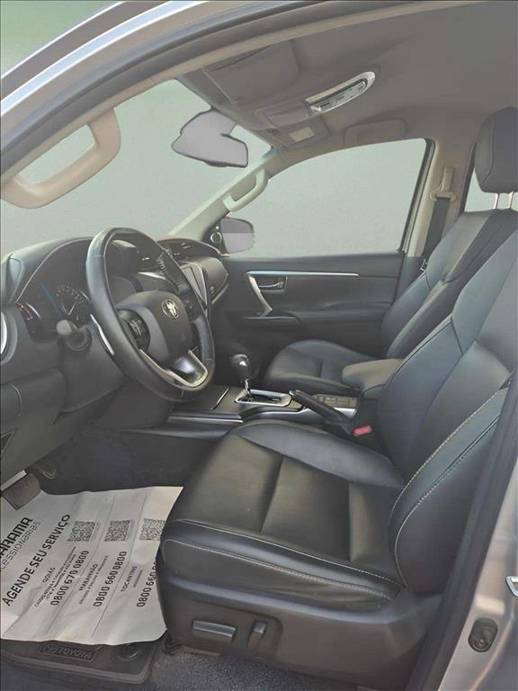 HILUX SW4 2.8 D-4D TURBO DIESEL SRX PLATINUM 7L 4X4 AUTOMÁTICO6