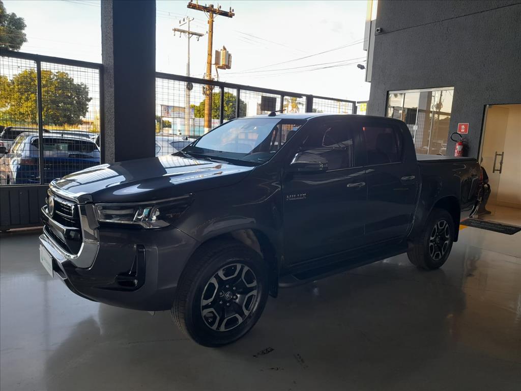 HILUX 2.8 D-4D TURBO DIESEL CD SRX 4X4 AUTOMÁTICO2