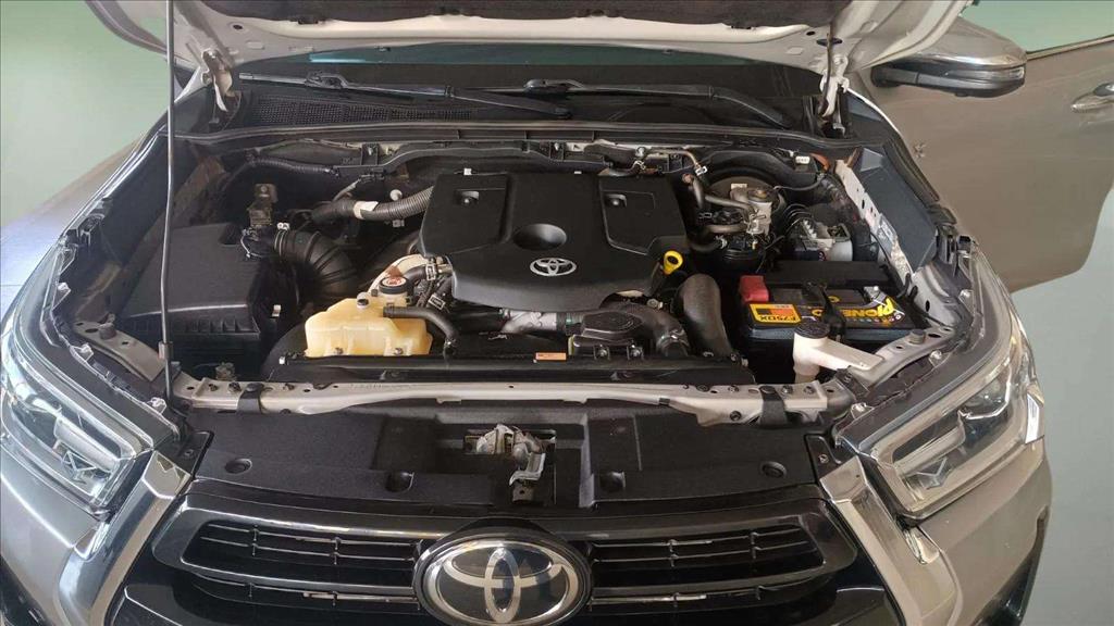 HILUX 2.8 D-4D TURBO DIESEL CD SRX 4X4 AUTOMÁTICO5