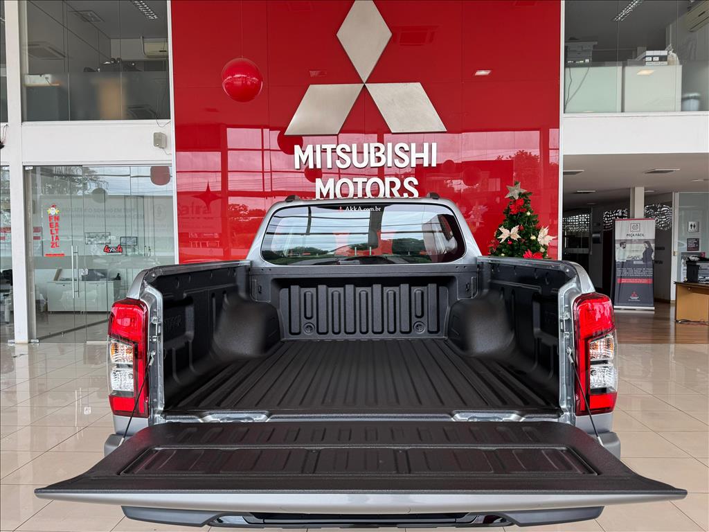 Mitsubishi-L200 TRITON-2.4 16V TURBO DIESEL SPORT OUTDOOR PLUS CD 4P 4X4 AUTOMÁTICO