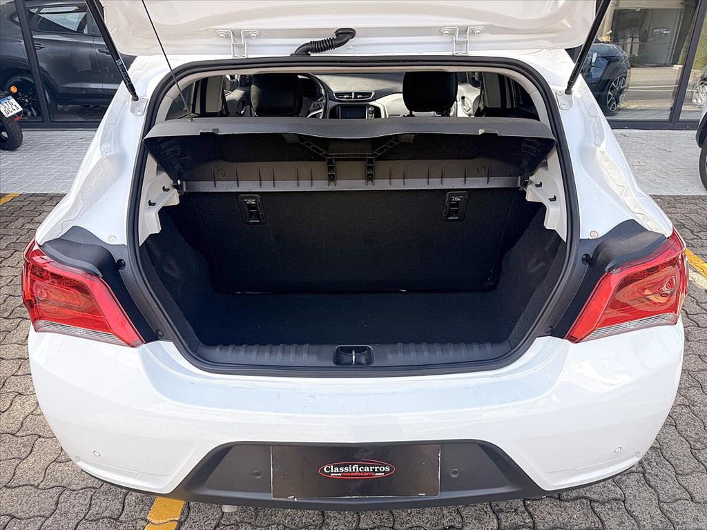 Chevrolet Onix - 1.0 MPFI LT 8V FLEX 4P MANUAL