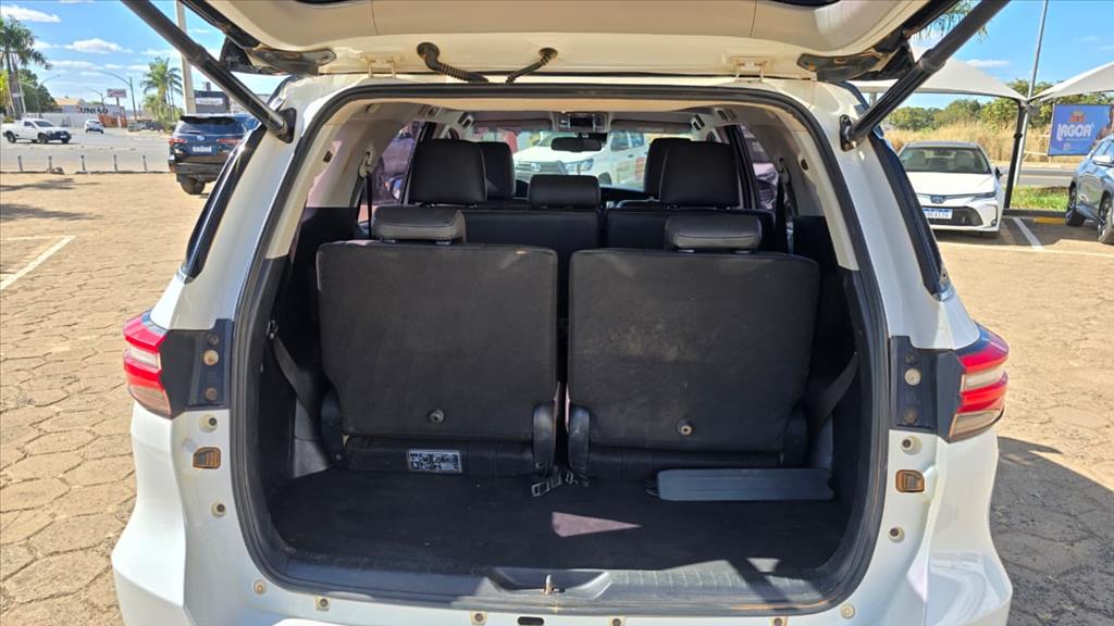 HILUX SW4 2.8 D-4D TURBO DIESEL SRX 7L 4X4 AUTOMÁTICO9