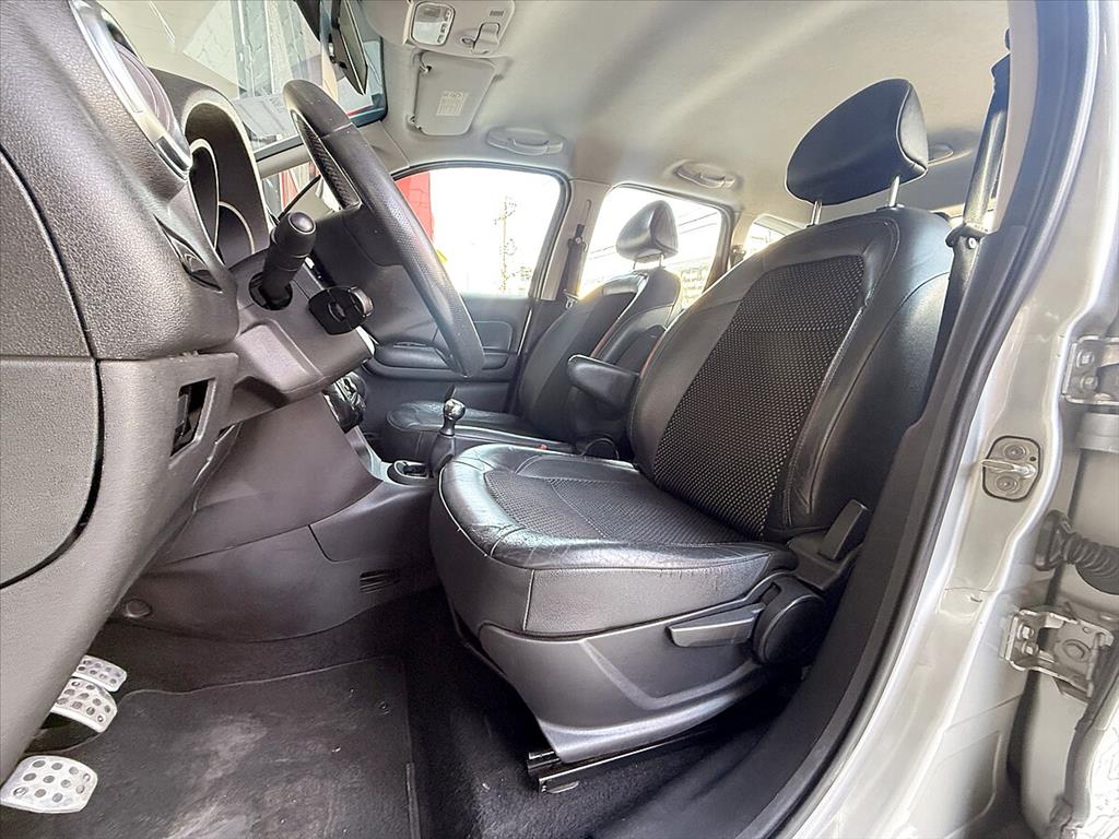 Citroën C3 - 1.6 EXCLUSIVE 16V FLEX 4P MANUAL