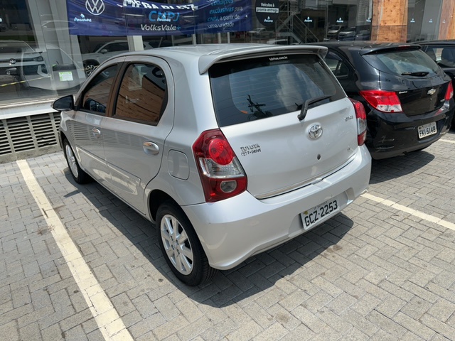 ETIOS 1.5 X PLUS 16V FLEX 4P AUTOMÁTICO