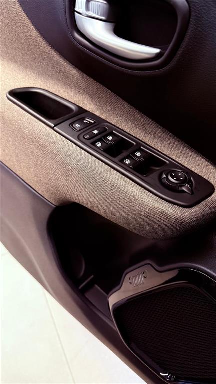 RENEGADE 1.3 T270 TURBO MHEV SAHARA AT610