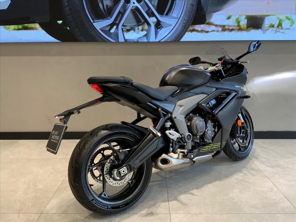 TRIUMPH-DAYTONA-660