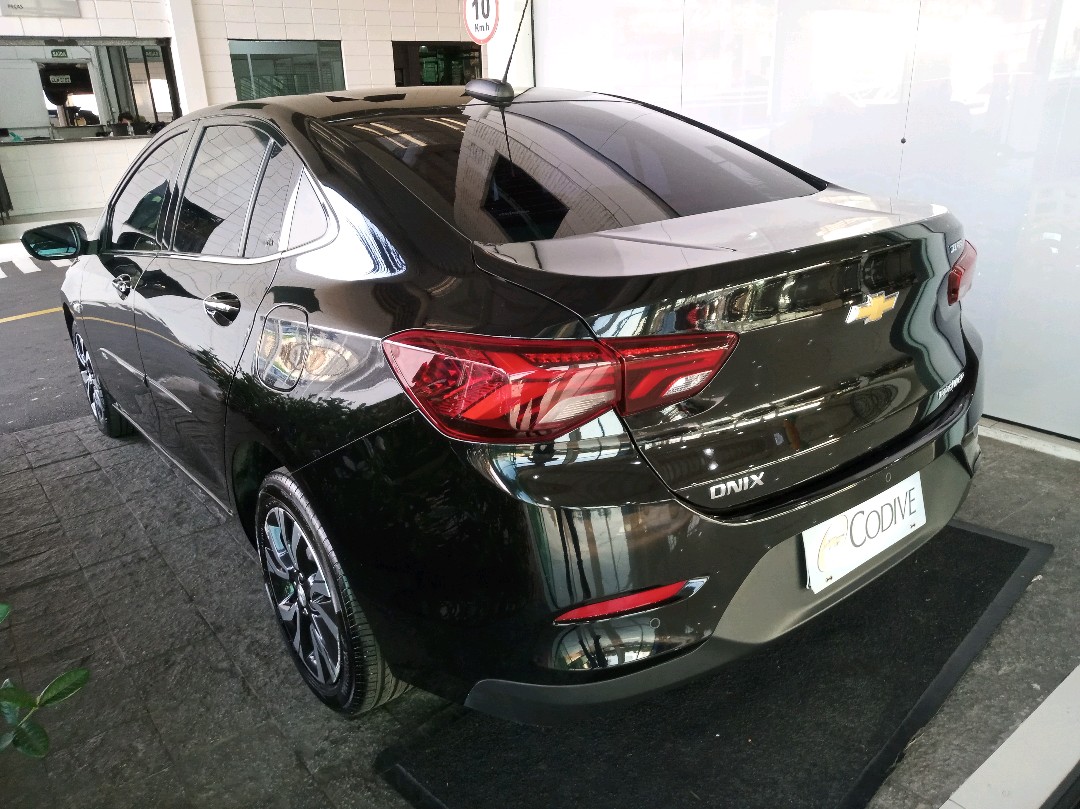 ONIX PLUS 1.0 TURBO FLEX PREMIER AUTOMÁTICO4
