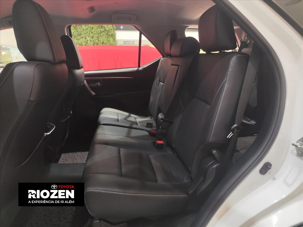 HILUX SW4 2.8 D-4D TURBO DIESEL SRX PLATINUM 7L 4X4 AUTOMÁTICO5