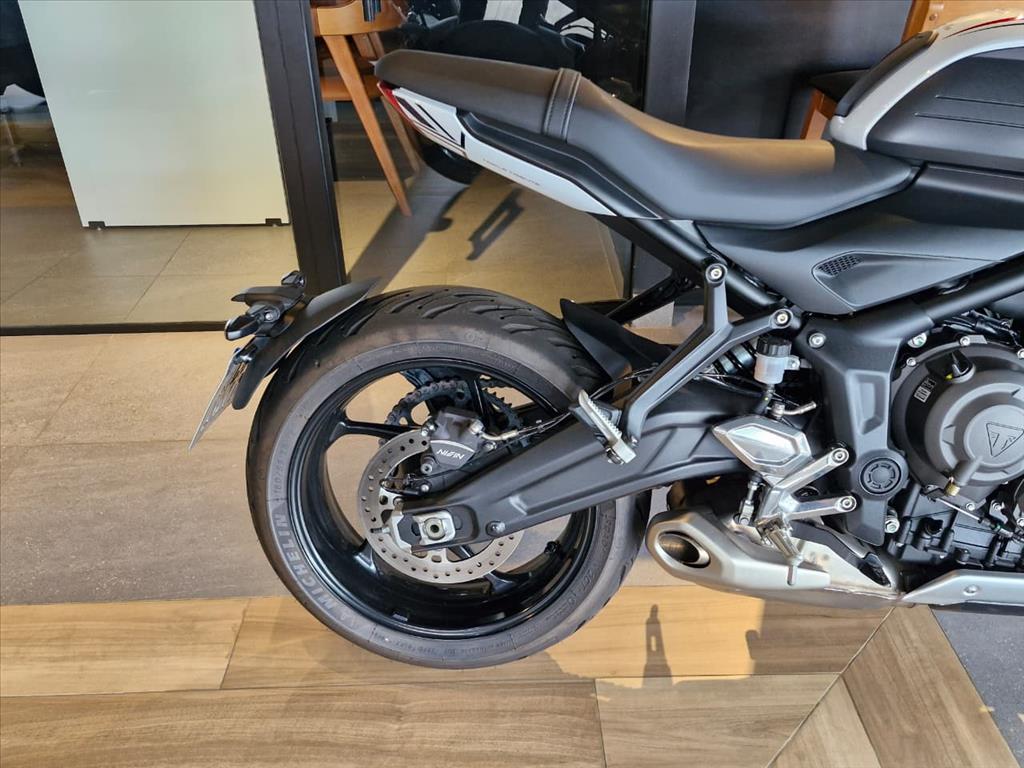 TRIUMPH-TRIDENT-660 TRIPLE TRIBUTE EDITION