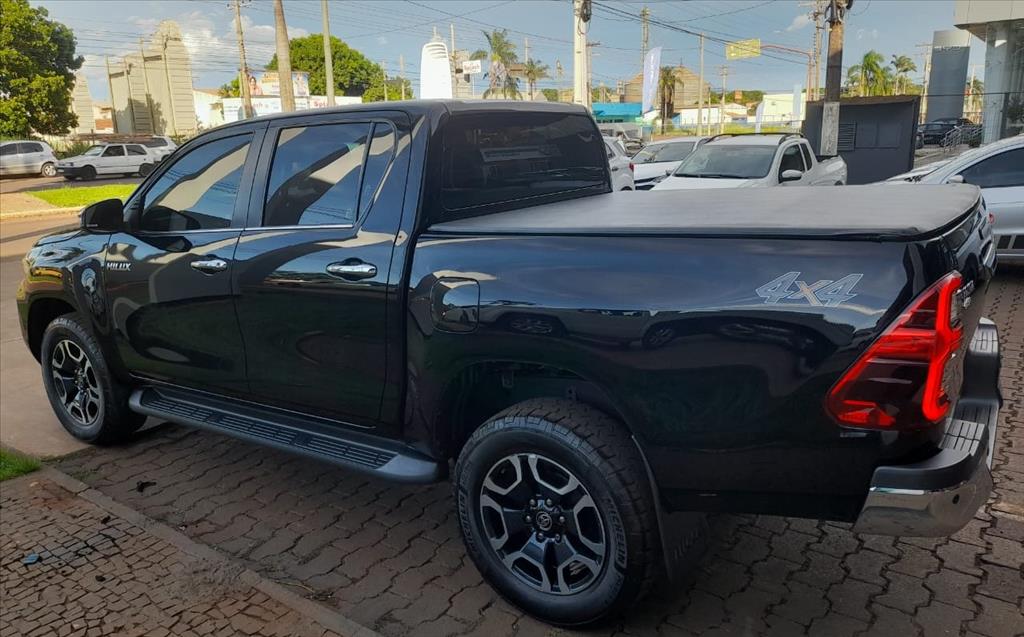 HILUX 2.8 D-4D TURBO DIESEL CD SRX 4X4 AUTOMÁTICO5