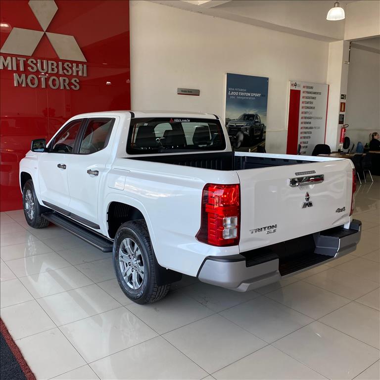 Mitsubishi-TRITON-2.4 BITURBO DIESEL CD GLS 4X4 AUTOMÁTICO