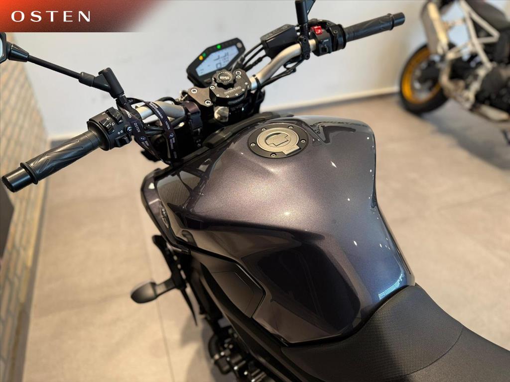 YAMAHA-MT-09-MT-09