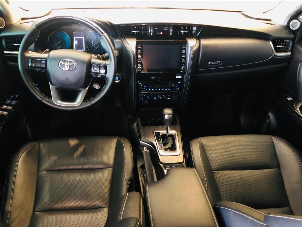 HILUX SW4 2.8 D-4D TURBO DIESEL SRX 4X4 AUTOMÁTICO11