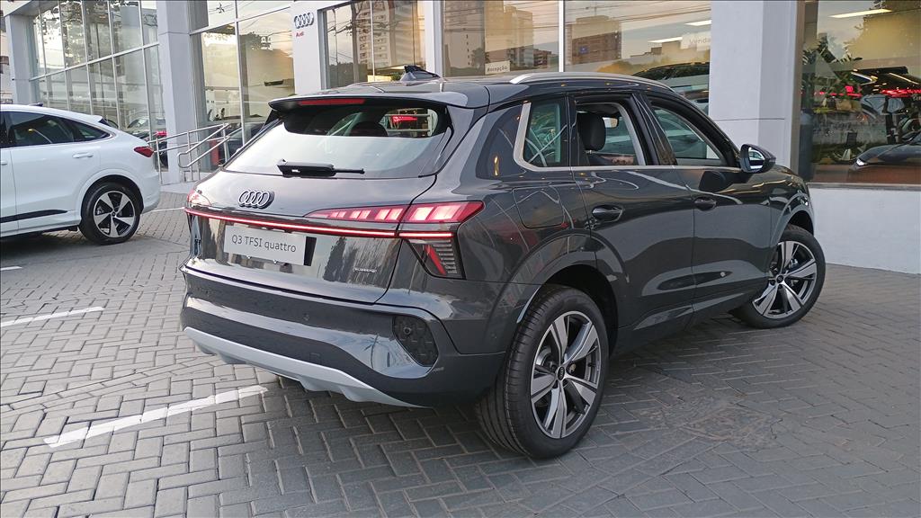 Q3 2.0 TFSI GASOLINA LAUNCH EDITION QUATTRO S TRONIC11